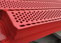 Rood geperforeerde windscherm hek panelen Outdoor Polyester vezels vullen elektrostatisch poeder afwerking